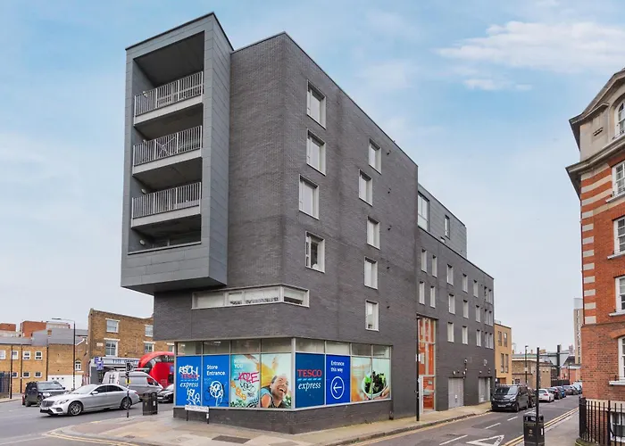 Modern & Spacious 3 Bed With Free Parking & Lift In Shoreditch, Next To Station